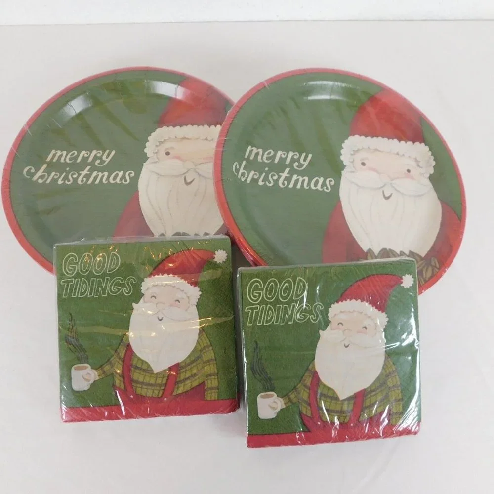 Set of 4 Dinner Plates Beverage Napkins Red Green Santa Christmas Tidings Target